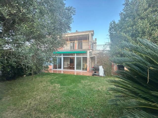 Villa Indipendente in affitto a Borgo Medievale, Roma Capitale