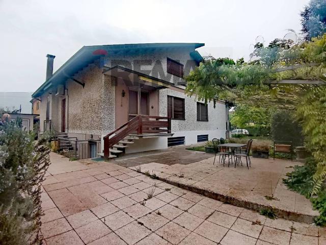 Villa Indipendente in affitto a Piemonte, Novara