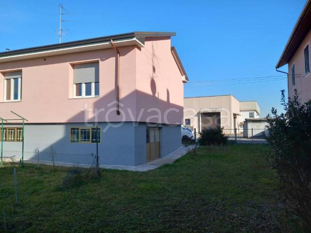 Villa Indipendente in affitto a Piemonte, Novara