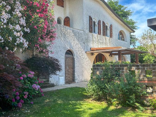 Villa Indipendente in affitto a Marche, Ancona