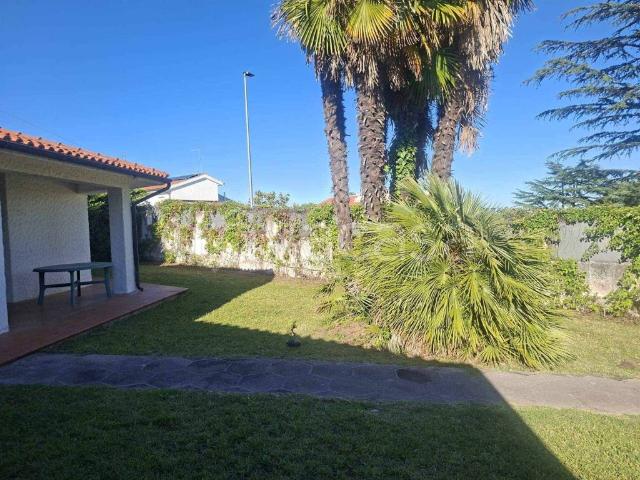 Villa Indipendente in affitto a Marche, Ancona