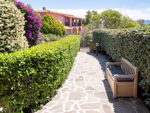Villa Indipendente in affitto a San Pantaleo, Sardigna/Sardegna