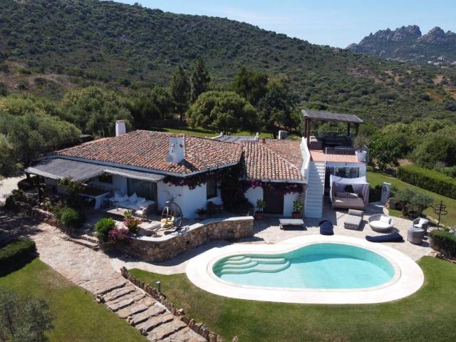 Villa Indipendente in affitto a San Pantaleo, Sardigna/Sardegna