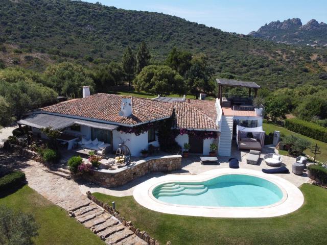 Villa Indipendente in affitto a San Pantaleo, Sardigna/Sardegna