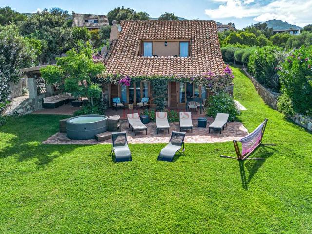 Villa Indipendente in affitto a Portisco, Olbia