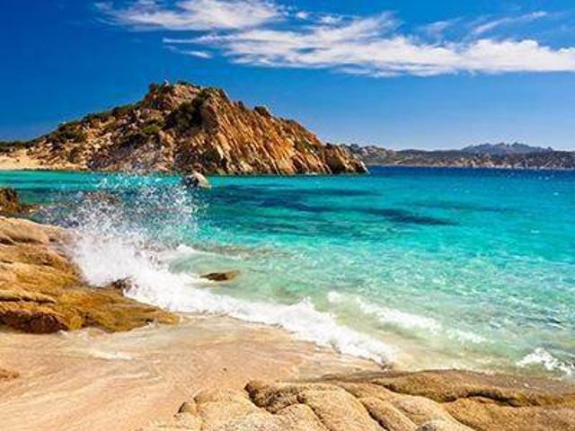 Villa Indipendente in affitto a San Pantaleo, Sardigna/Sardegna