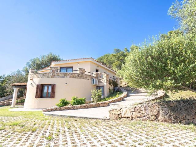 Villa Indipendente in affitto a San Pantaleo, Sardigna/Sardegna