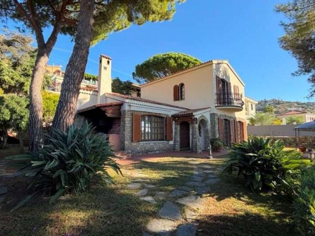 Villa Indipendente in affitto a Ospedaletti, Liguria