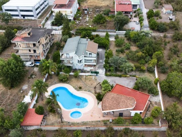Villa Indipendente in affitto a Ottaviano, Campania
