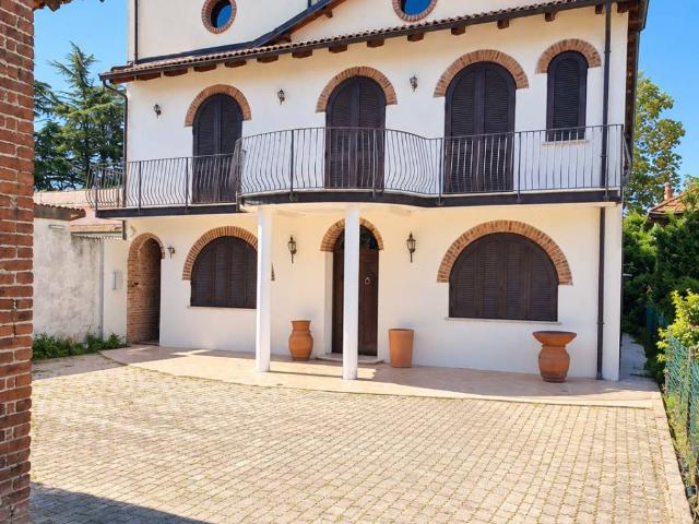Villa Indipendente in affitto a Palestro, Lombardia