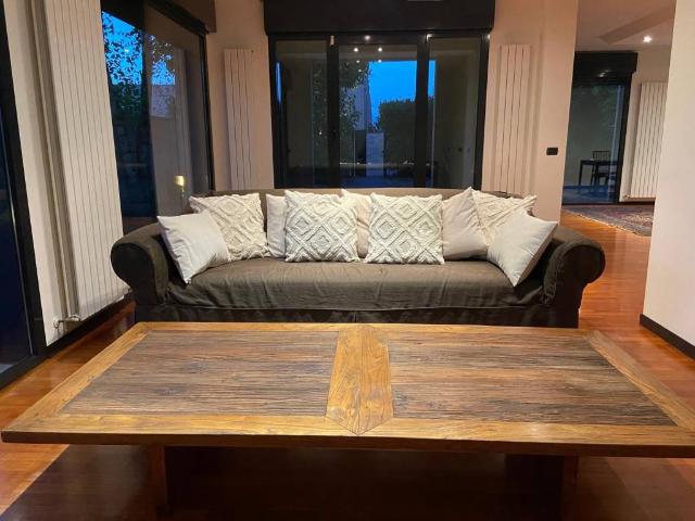 Villa Indipendente in affitto a Lubiana, Sorbolo