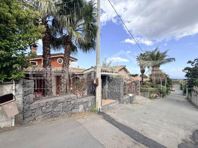 Villa Indipendente in affitto a Pedara, Sicilia