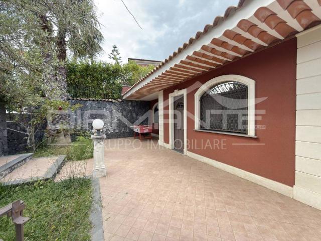 Villa Indipendente in affitto a Pedara, Sicilia