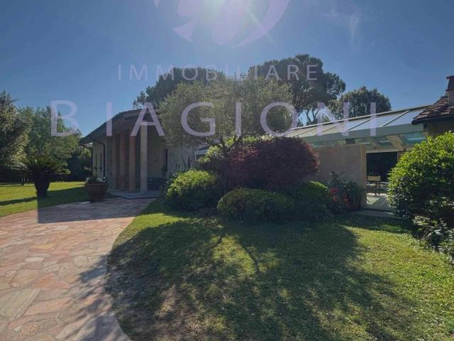 Villa Indipendente in affitto a Tonfano, Toscana
