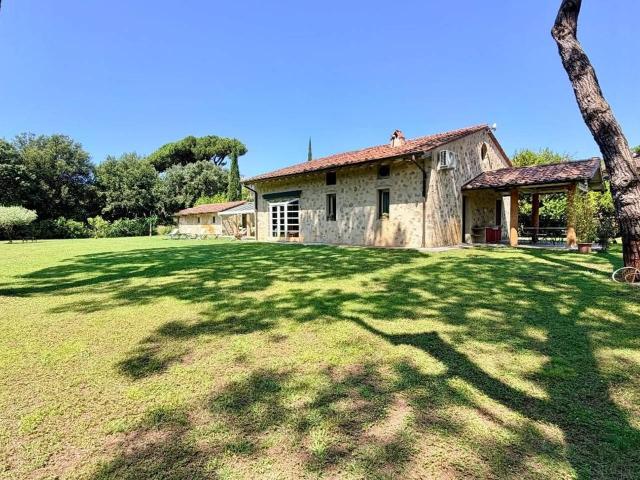 Villa Indipendente in affitto a Tonfano, Toscana