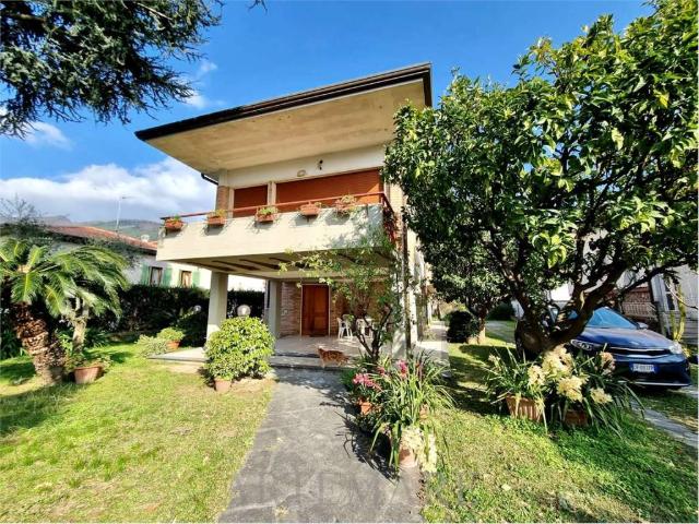 Villa Indipendente in affitto a Tonfano, Toscana