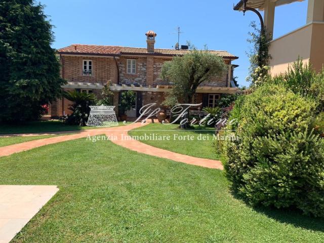 Villa Indipendente in affitto a Ripa, Seravezza