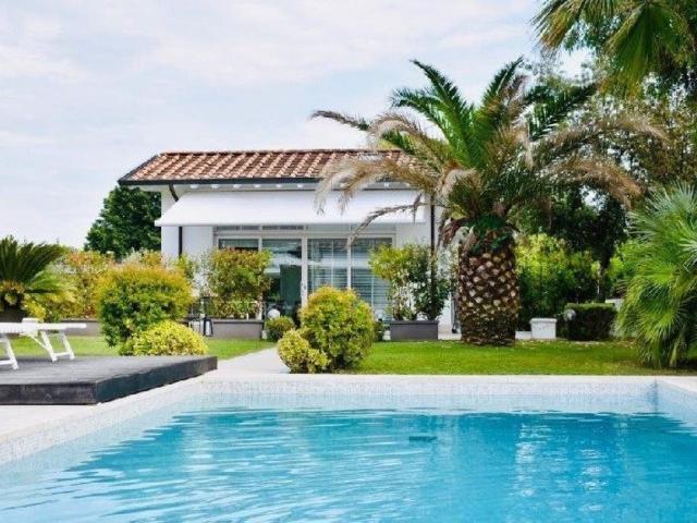 Villa Indipendente in affitto a Tonfano, Toscana