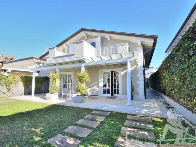 Villa Indipendente in affitto a Tonfano, Toscana