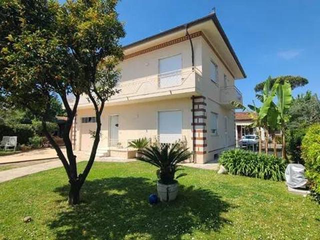 Villa Indipendente in affitto a Crociale, Tonfano