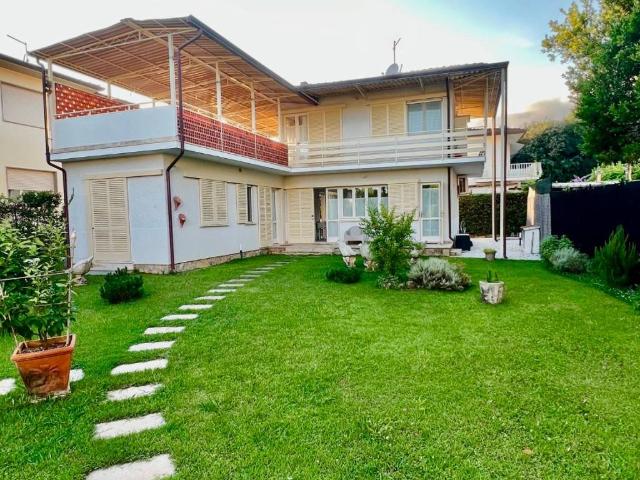 Villa Indipendente in affitto a Tonfano, Toscana