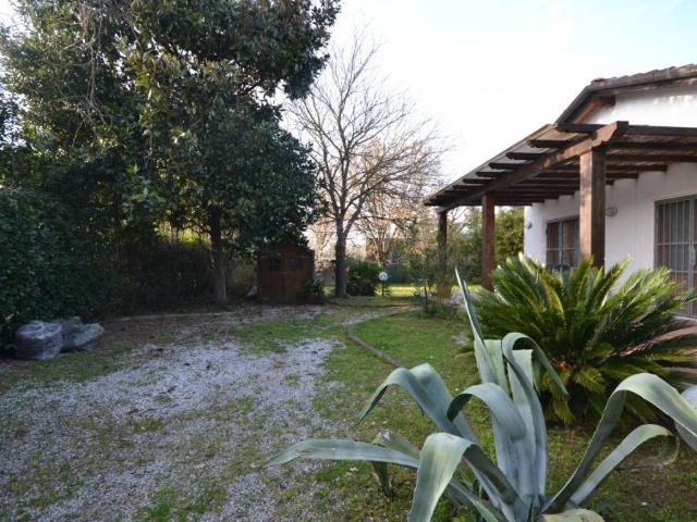 Villa Indipendente in vendita a Tonfano, Toscana