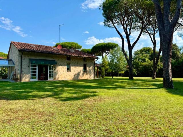 Villa Indipendente in affitto a Tonfano, Toscana