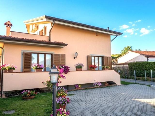 Villa Indipendente in affitto a Tonfano, Toscana