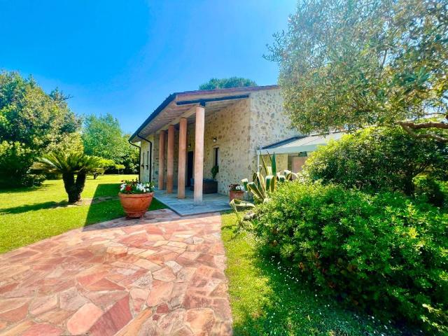 Villa Indipendente in affitto a Tonfano, Toscana