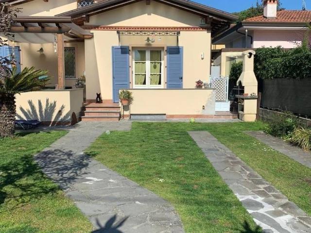 Villa Indipendente in affitto a Marina di Pietrasanta, Tonfano