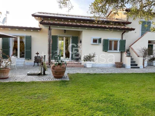 Villa Indipendente in affitto a Comunità montana del Sebino bresciano, Monticelli Brusati