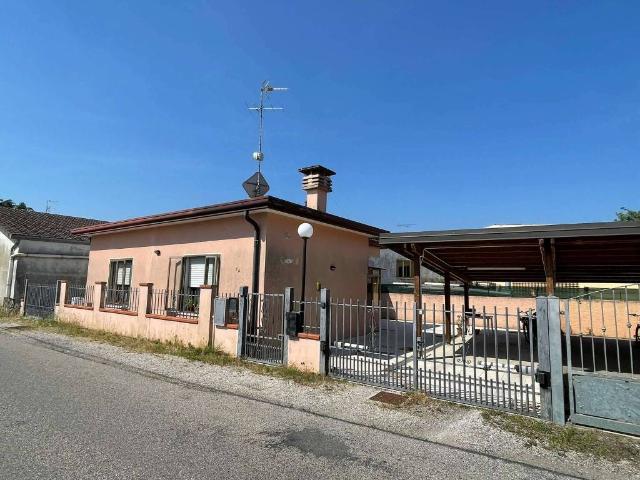 Villa Indipendente in affitto a Porto Viro, Veneto