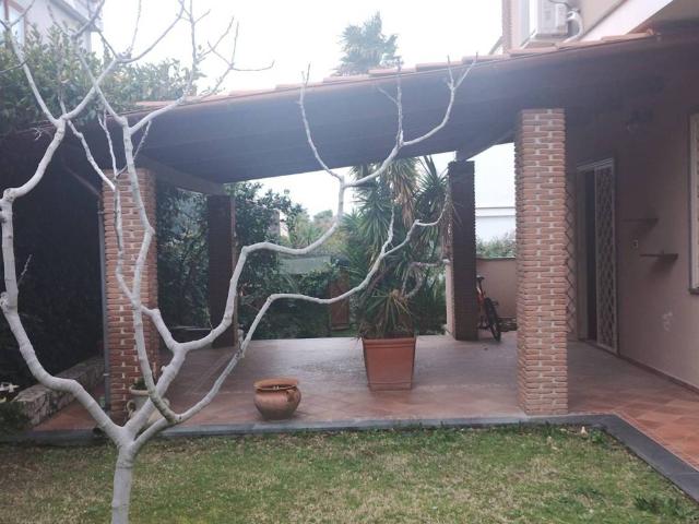 Villa Indipendente in affitto a La Schiana, Pozzuoli