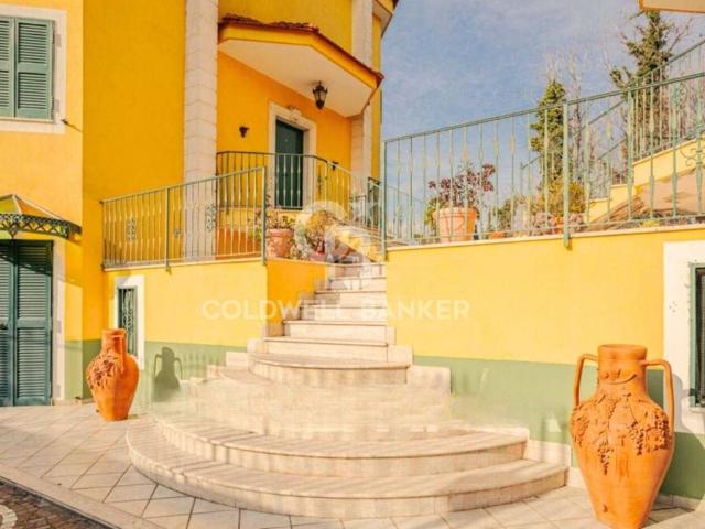 Villa Indipendente in affitto a Pozzuoli, Campania