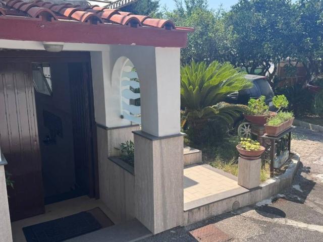 Villa Indipendente in affitto a Arco Felice, Pozzuoli