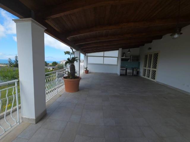 Villa Indipendente in affitto a Pozzuoli, Campania