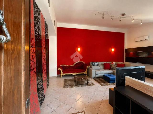 Villa Indipendente in affitto a Priverno, Lazio