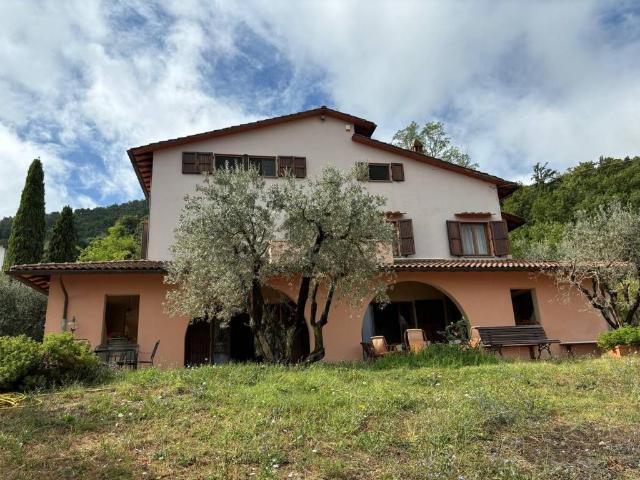Villa Indipendente in affitto a Quarrata, Toscana