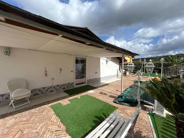 Villa Indipendente in affitto a Patatino, Quarto