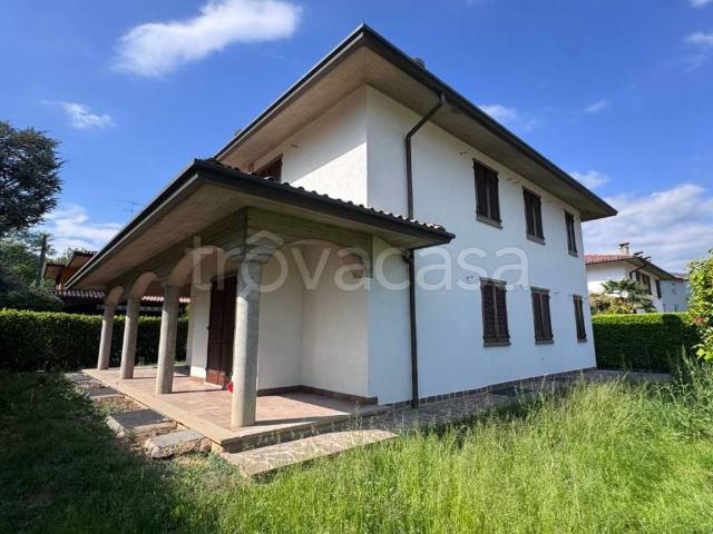 Villa Indipendente in affitto a Ranica, Lombardia
