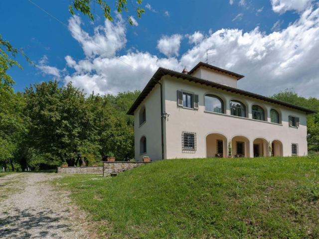 Villa Indipendente in affitto a Unione di Comuni Valdarno e Valdisieve, Reggello