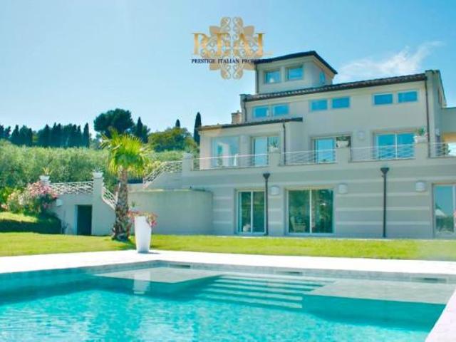 Villa Indipendente in affitto a Riccione, Reggio Emilia