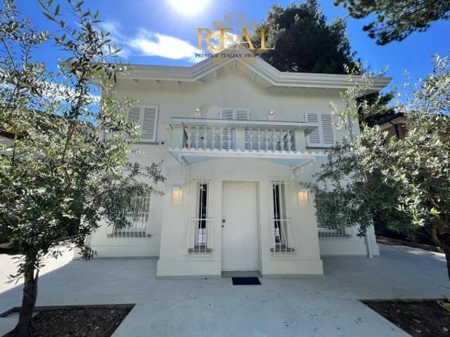 Villa Indipendente in affitto a Riccione, Reggio Emilia