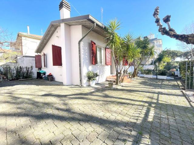 Villa Indipendente in affitto a Abissinia, Riccione
