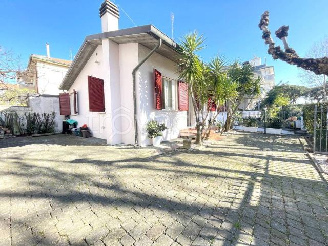 Villa Indipendente in affitto a Abissinia, Riccione