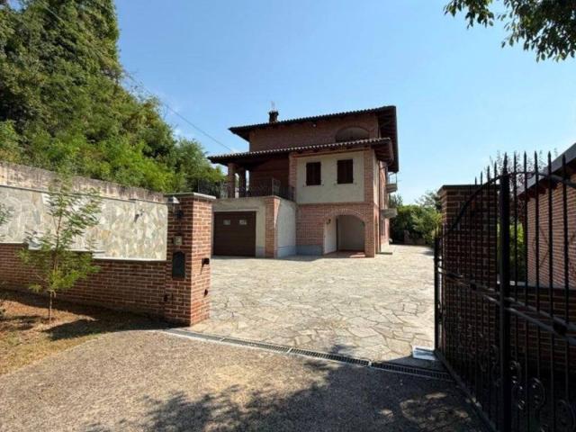 Villa Indipendente in affitto a Piemonte, Asti