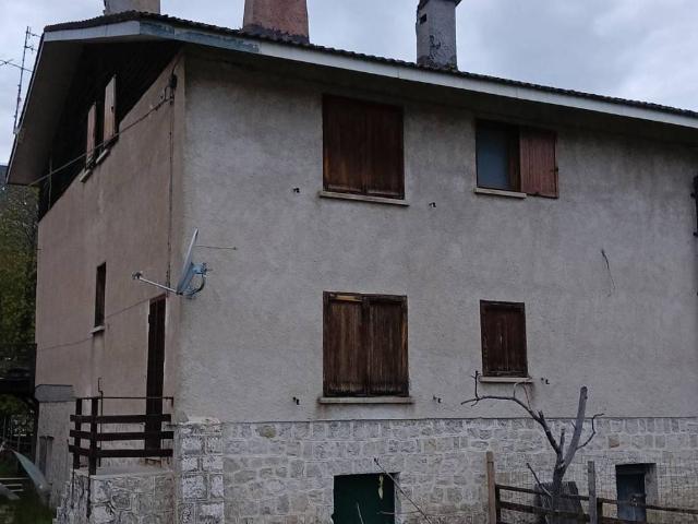 Villa Indipendente in affitto a Rocca Di Mezzo, Abruzzo