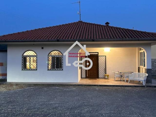 Villa Indipendente in affitto a Roccadaspide, Campania