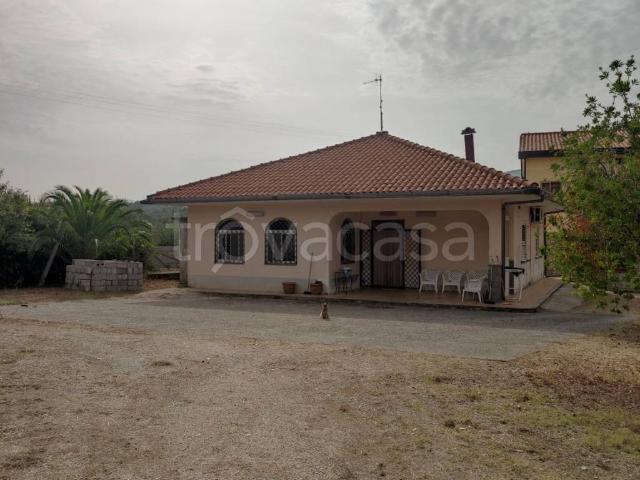 Villa Indipendente in affitto a Roccadaspide, Campania
