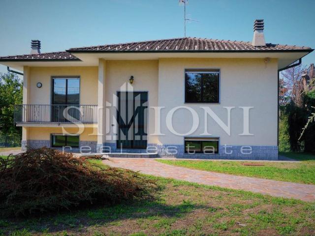 Villa Indipendente in affitto a Roccolo, Rodero